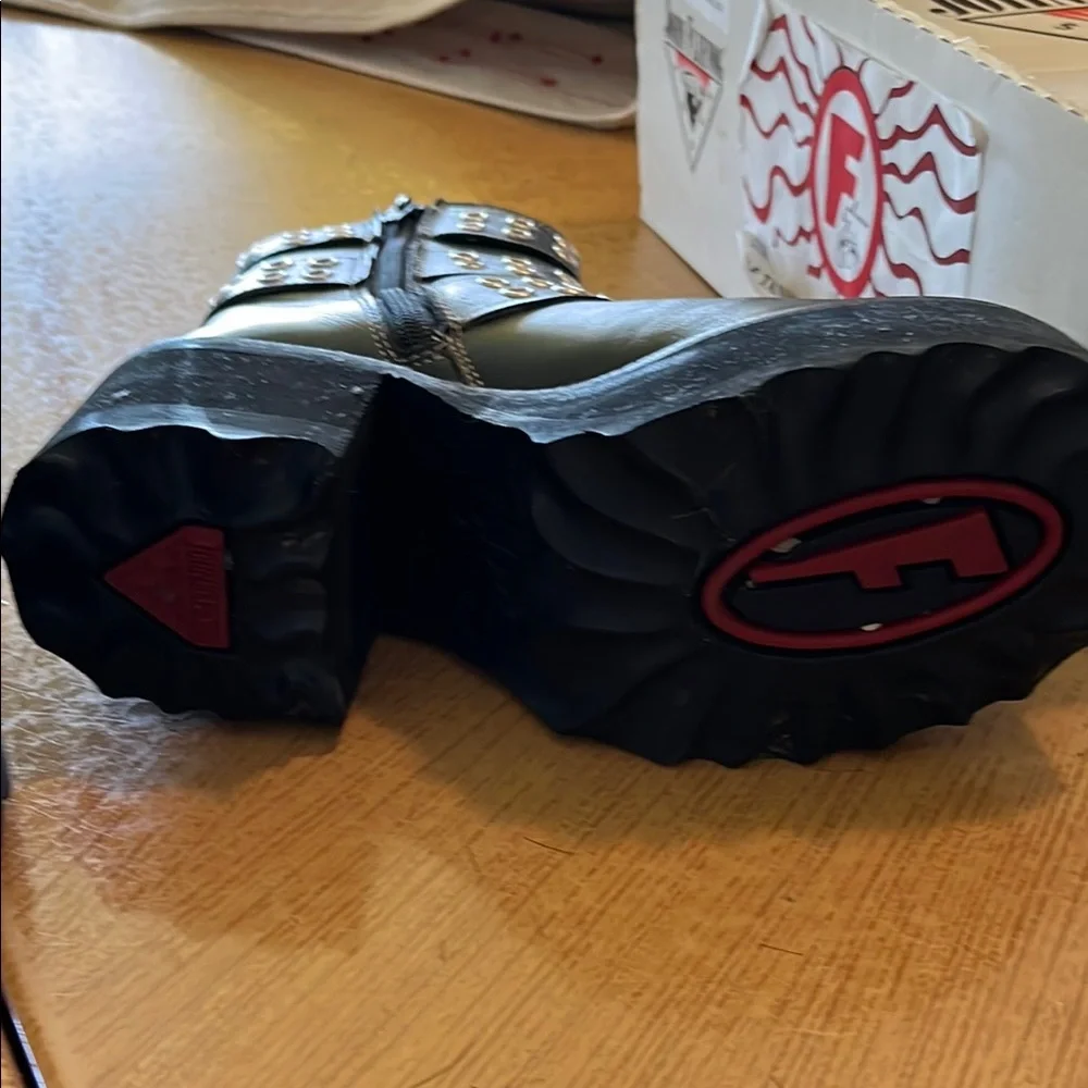 Very rare, discontinued John Fluevog Tank Girl Black Boots with Buckle Straps - Picture 5 of 10